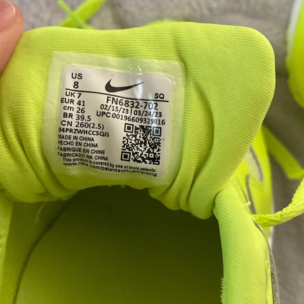 Nike Air Max 1 PRM
Volt Low Topography Shoes, Mens Sz 8 - Picture 8 of 8